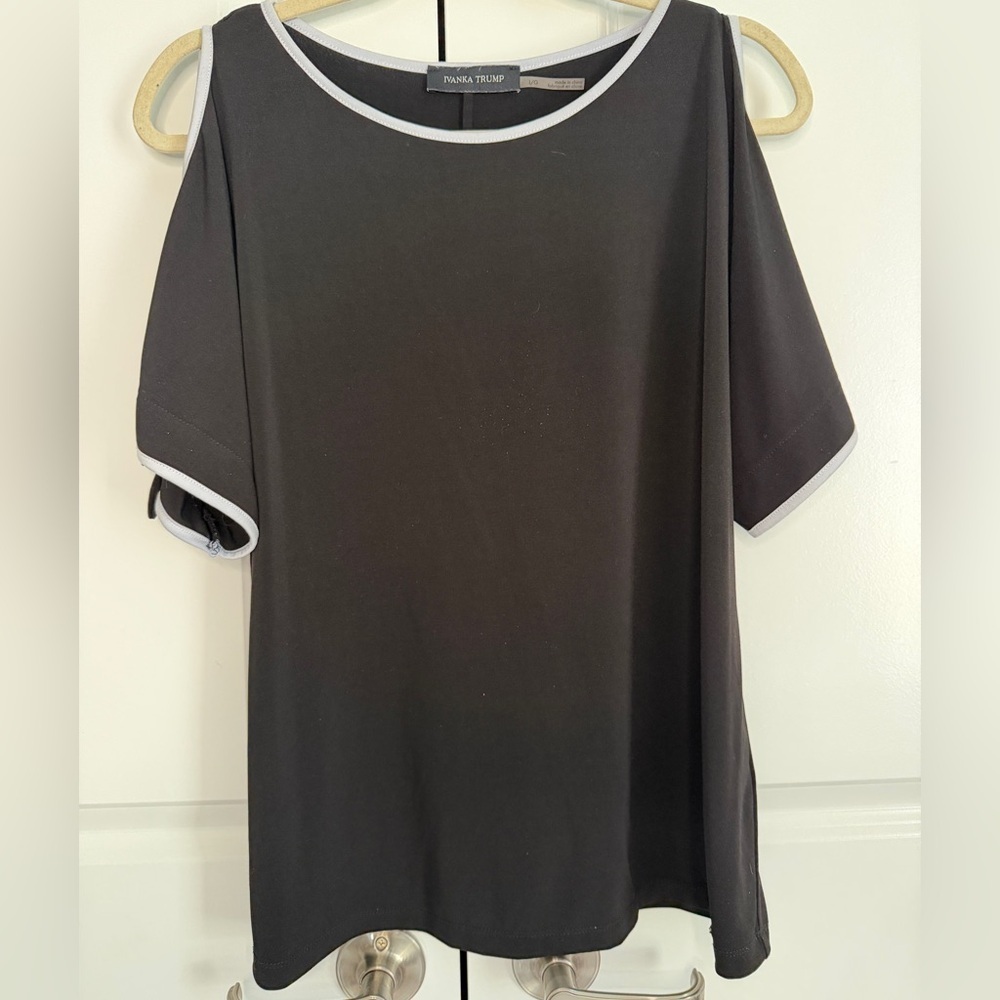 Ivanka Trump Black Cold Shoulder Top Women’s Large Tie Sleeve Contrast Trim